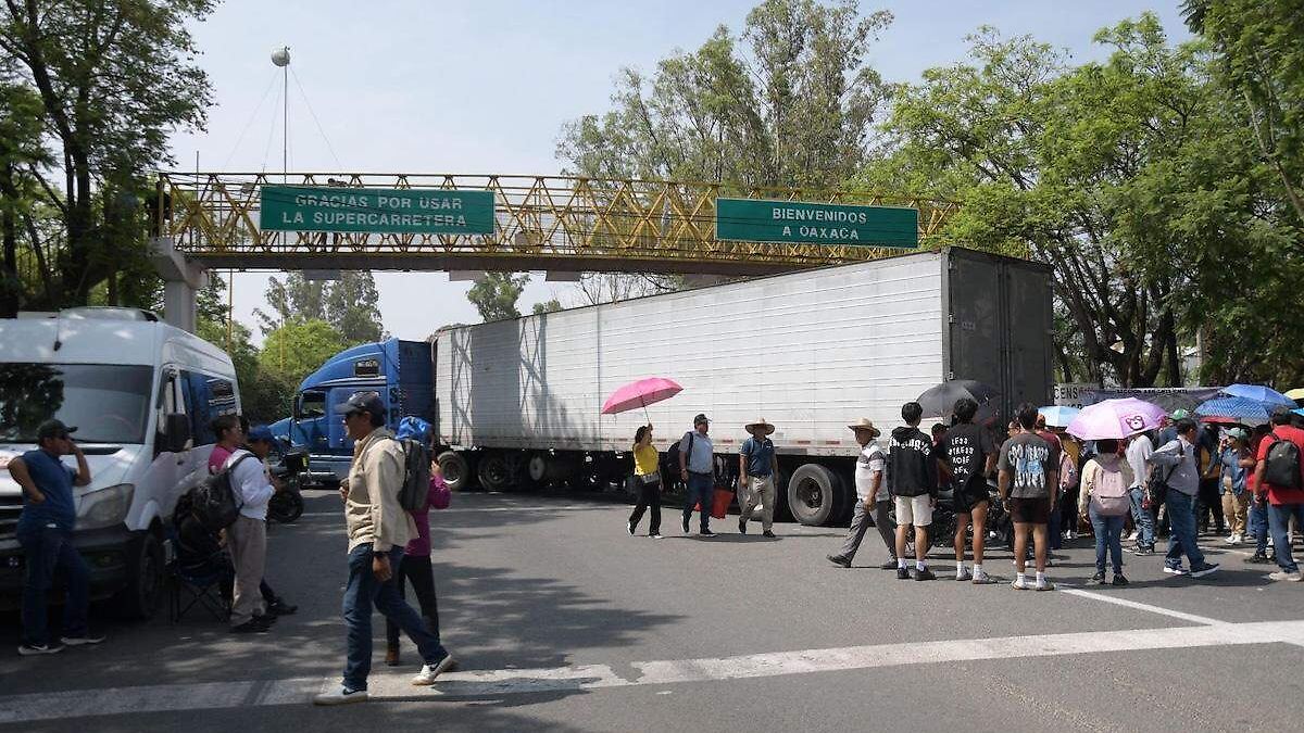 OAXACA, PARALIZADA: CNTE DESAFÍA AL ESTADO, CIERRA ACCESOS Y PROVOCA CAOS