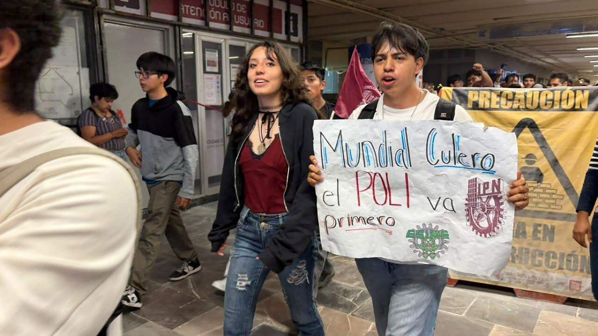 DELGADO SE BURLA DEL IPN: PLANTA A ESTUDIANTES Y HUYE