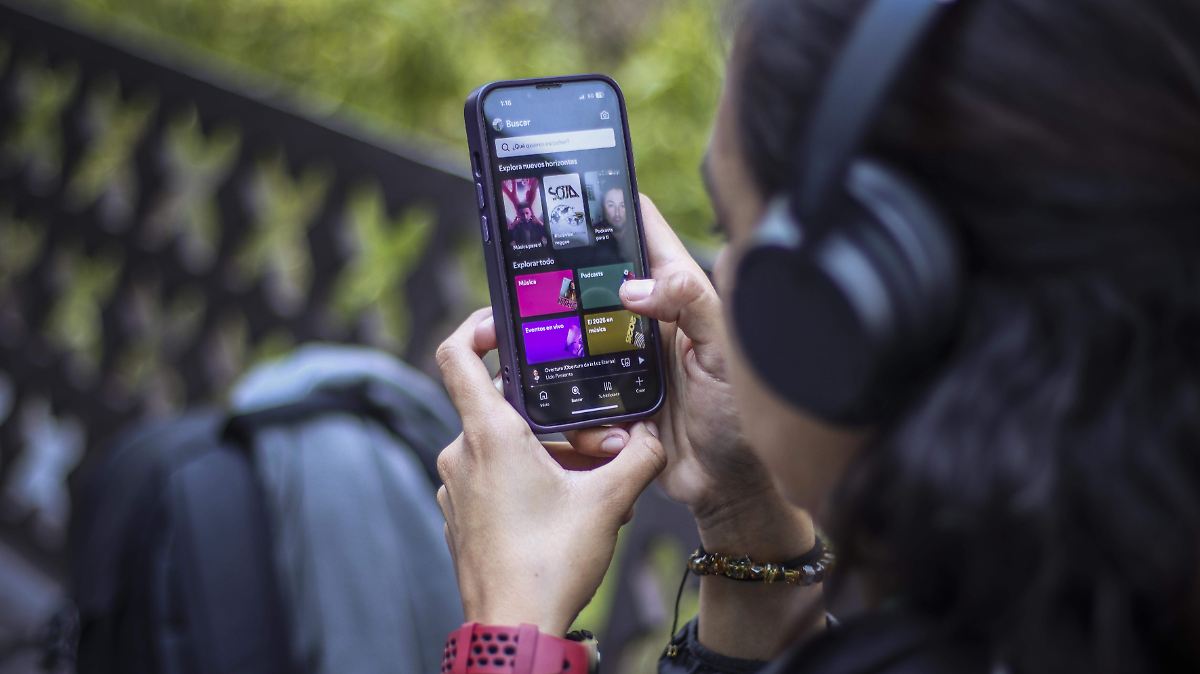 SPOTIFY SE LANZA A LA NARRACIÓN DE REVISTAS