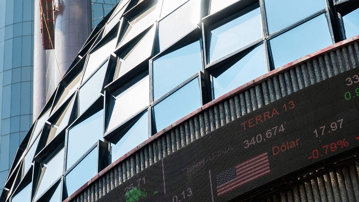 BOLSA MEXICANA ROMPE BARRERA