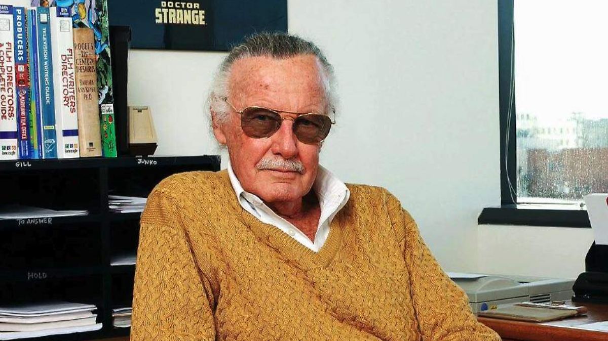 REVIVEN A STAN LEE CON INTELIGENCIA ARTIFICIAL
