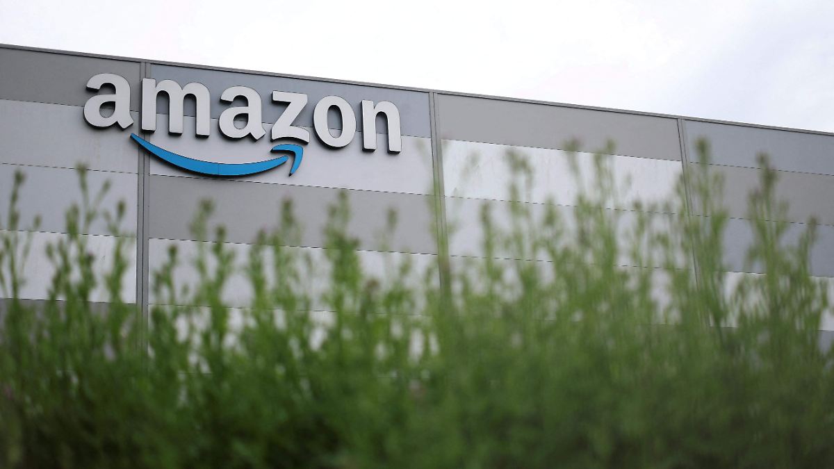 AMAZON BLOQUEA IA RIVAL: ACUSAN A GIGANTE TECNOLÓGICO DE MANIOBRAS OSCURAS