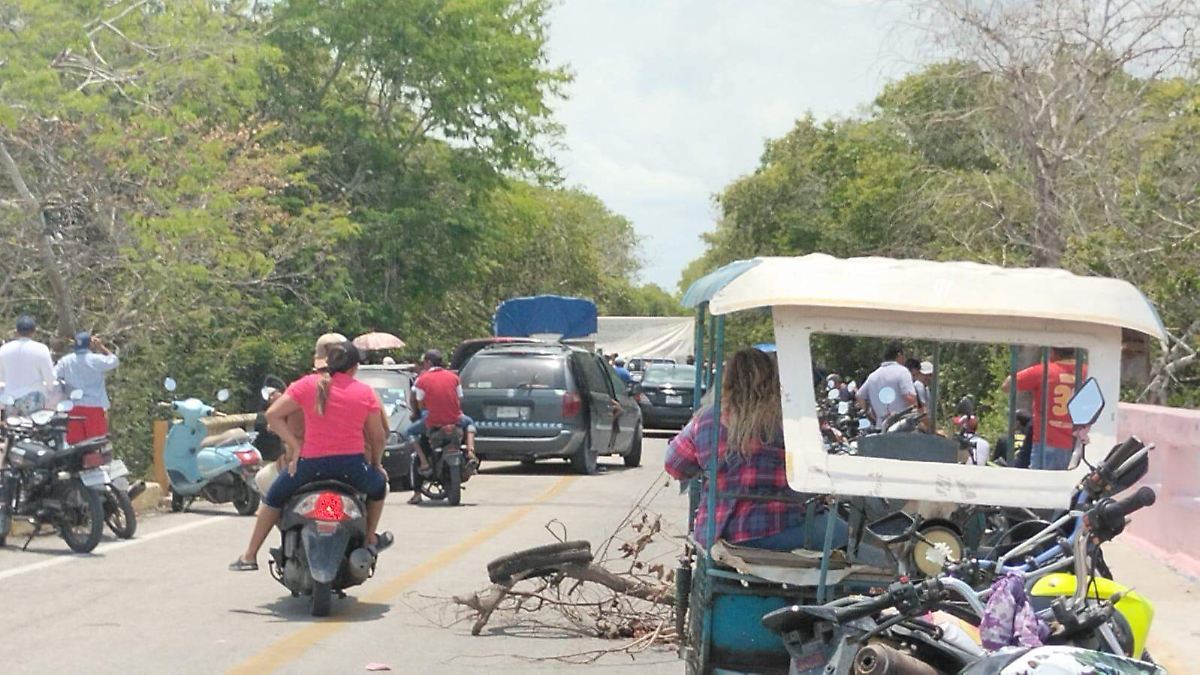 ¡CARRETERA MORTAL! CIUDADANOS BLOQUEAN ACCESO A PUERTO POR NEGLIGENCIA