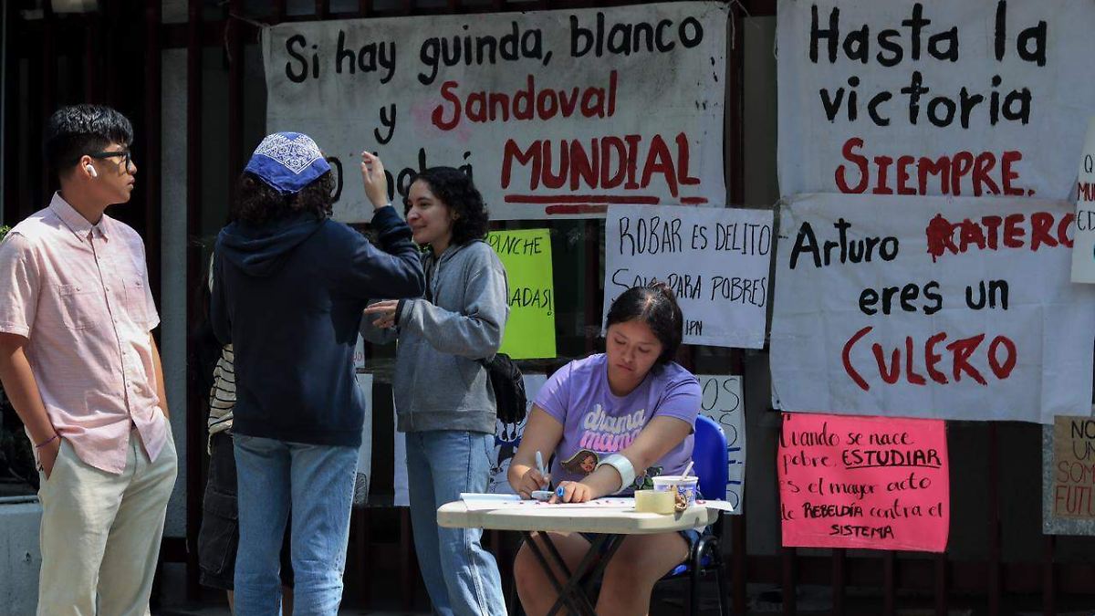 IPN CORTA LAZOS CON PATRONATO TRAS ESCÁNDALO