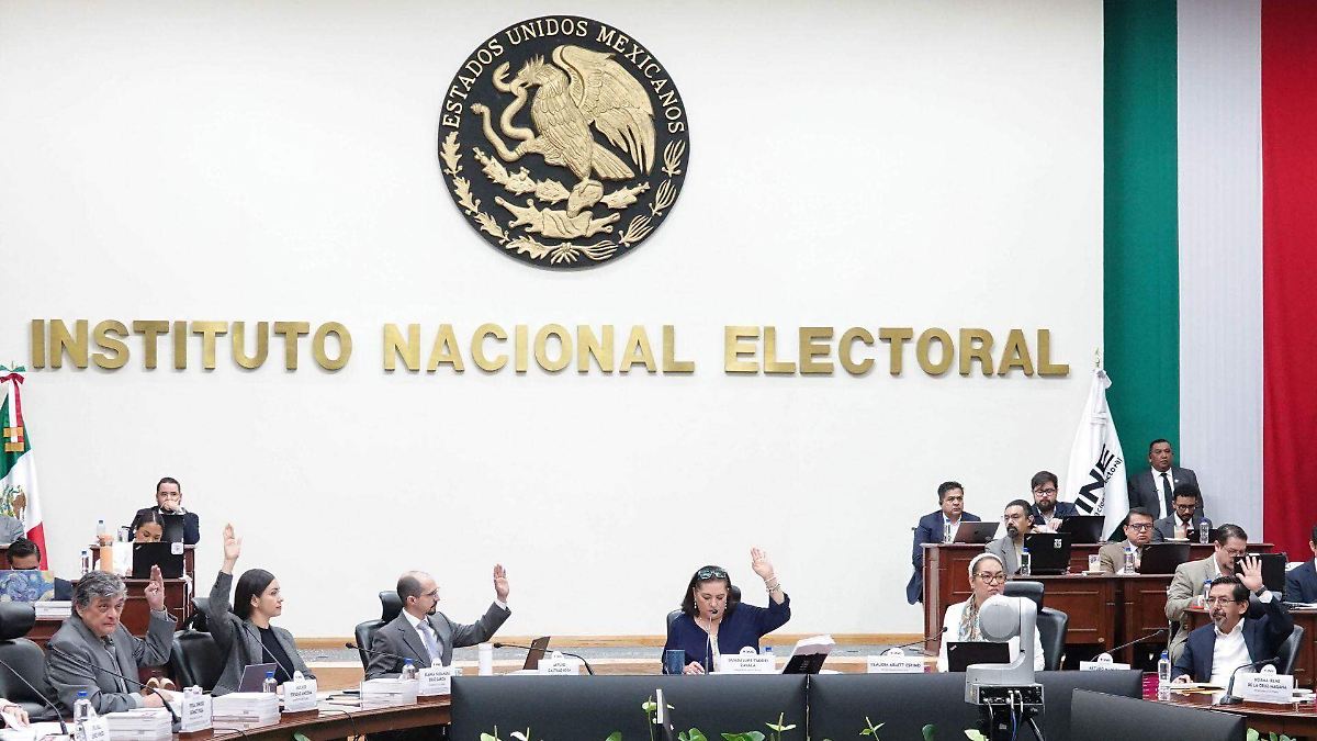 INE RECORTA SUELDOS DE ALTOS FUNCIONARIOS