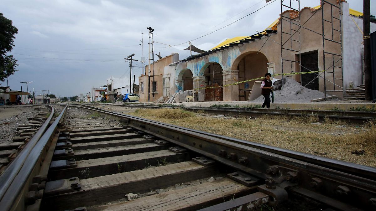 MILLONES PARA REVISAR VÍAS DE TREN QUE NO EXISTE