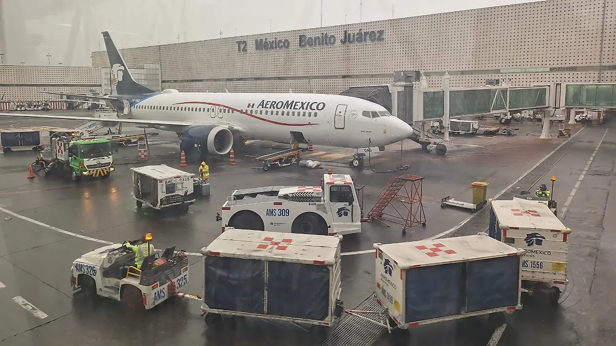 AEROLINEAS RESTRINGEN PASAJERS DE AFRICA POR EBOLA roberto hernandez (13)