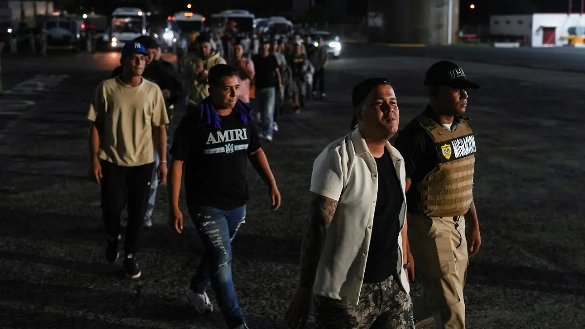 2026-05-22T124541Z_1767002740_RC29ELATZM9D_RTRMADP_3_USA-VENEZUELA-MIGRATION