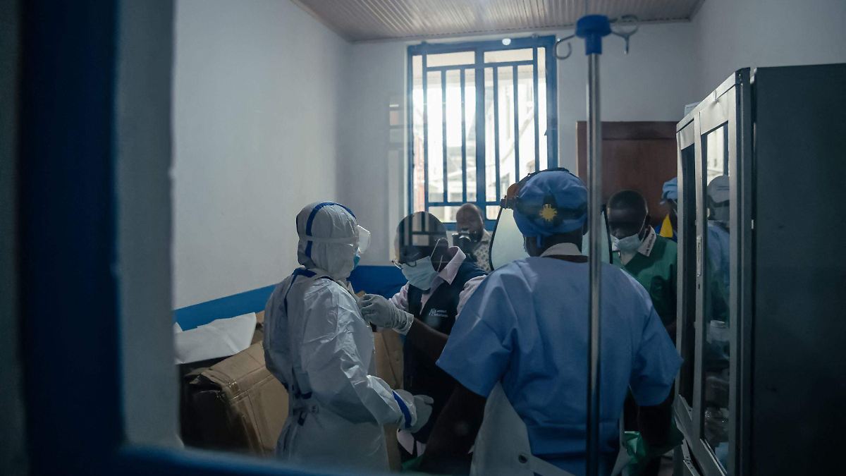 CHINA MANDA DOCTORES A ÁFRICA