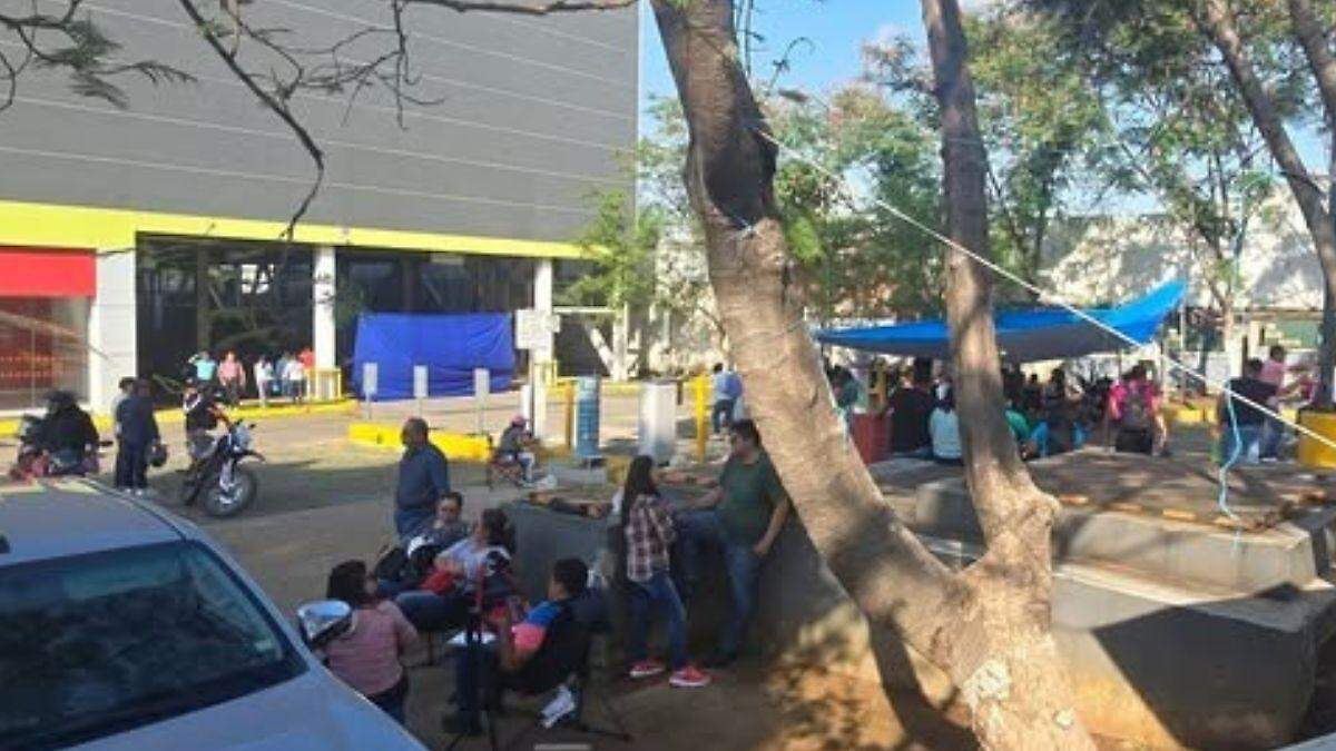 CNTE DESATA CAOS EN OAXACA: BLOQUEOS EN PLAZAS COMERCIALES AFECTAN HOT SALE
