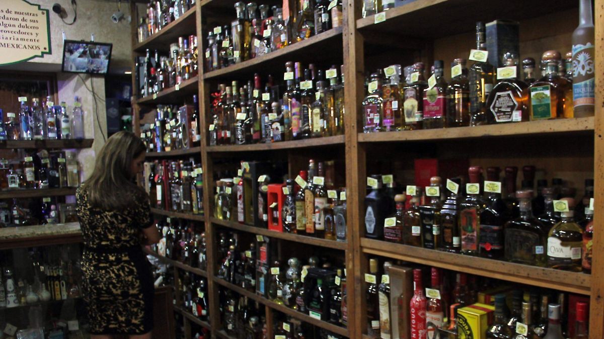 ALERTA SANITARIA: ¡CLONAN WHISKY Y TEQUILA DE LUJO!