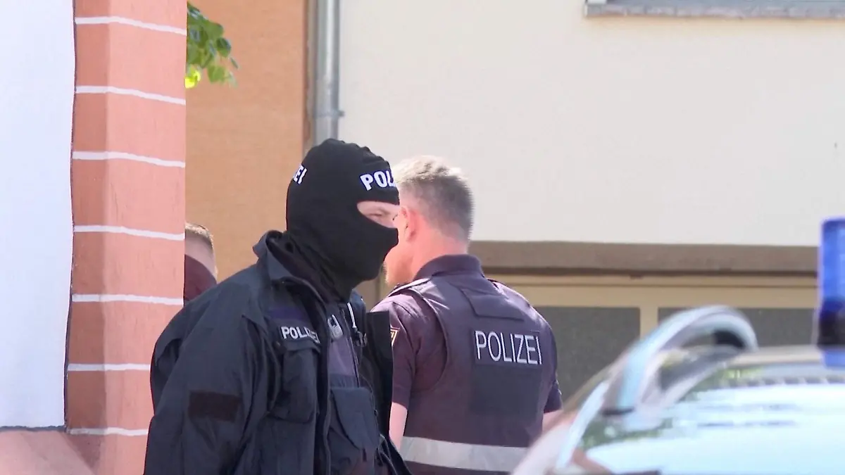 2026-05-08T103759Z_685039936_RC2Y4LABPRPZ_RTRMADP_3_GERMANY-POLICE