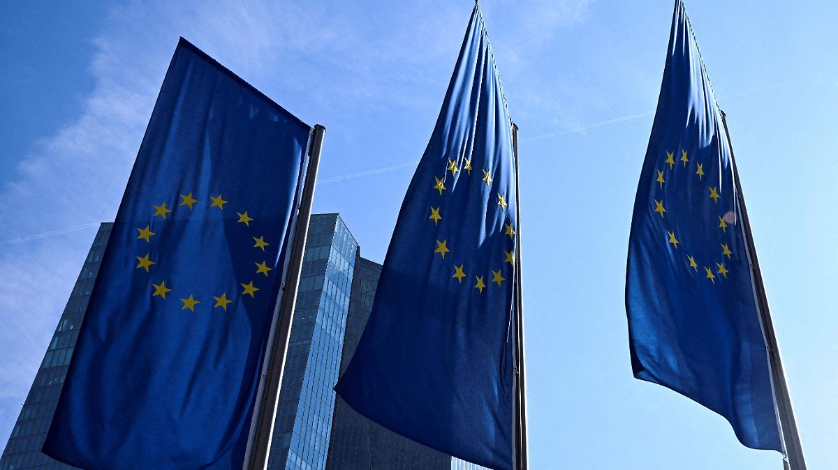 UE ABRE LA PUERTA A UCRANIA