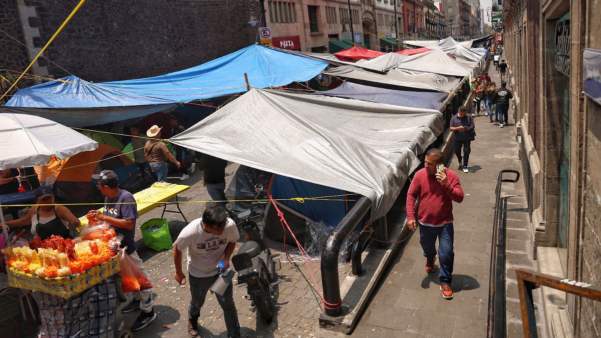 CNTE TOMA EL CENTRO: CIUDAD DE LONAS PARA EXIGIR RECURSOS