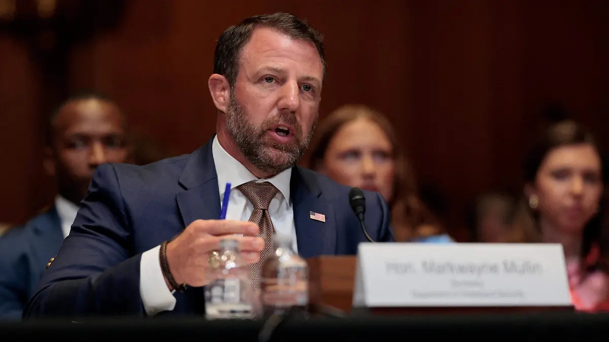 2026-06-03T184914Z_197978648_RC2WLLAQWID0_RTRMADP_3_USA-CONGRESS-MIGRATION-CONTRACTS
