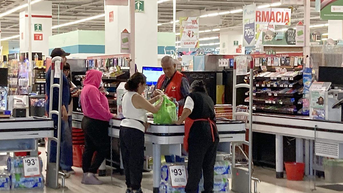 EL MUNDIAL DE LOS RICOS: MILLONES SUFREN ALZA DE PRECIOS MIENTRAS EL FÚTBOL SE JUEGA EN OTRA GALAXIA