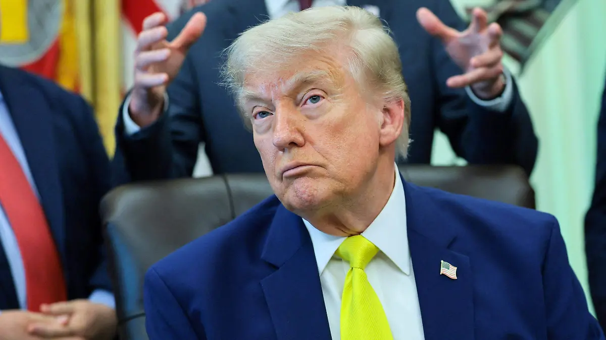 2026-06-04T215308Z_341793685_RC28NLAOC807_RTRMADP_3_USA-TRUMP-COAL