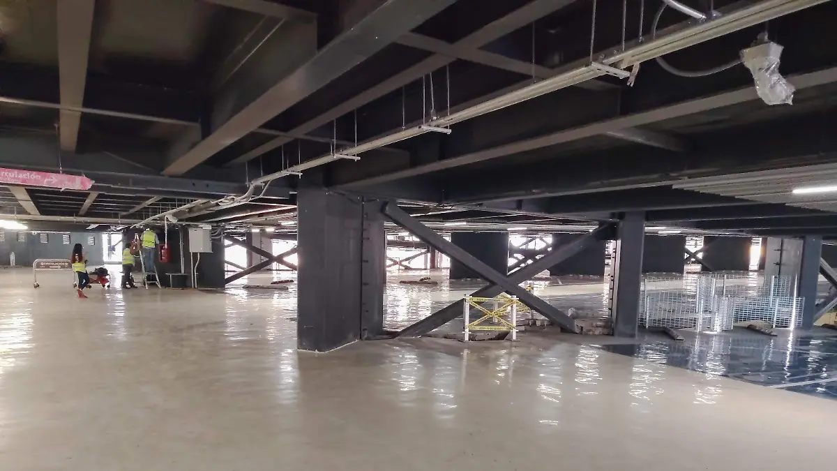 Estacionamiento cerrado obras aicm aeropuerto (4)