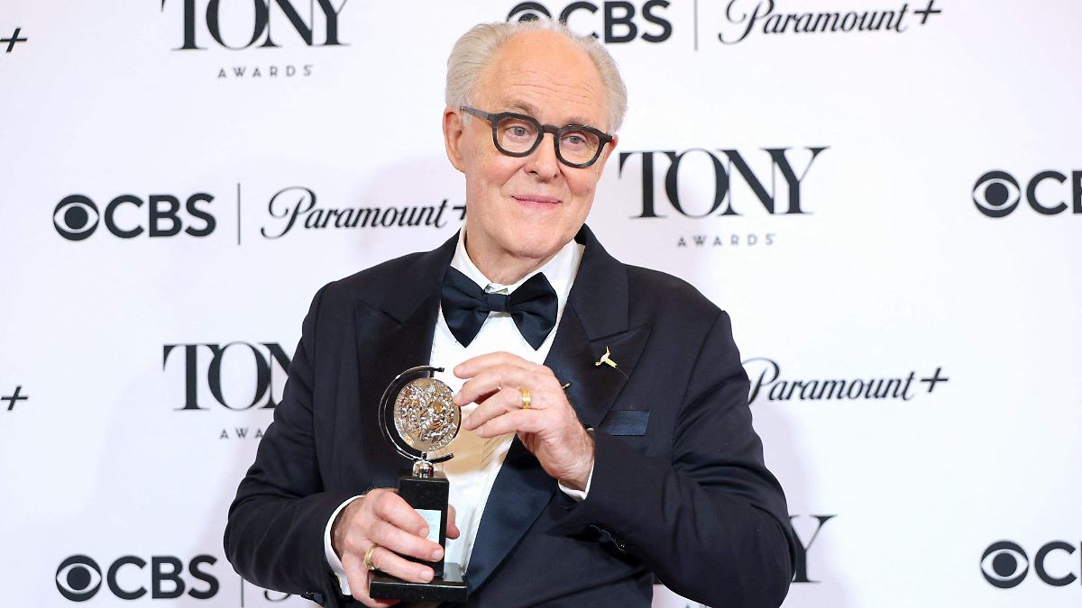 LITHGOW HACE HISTORIA EN LOS TONY