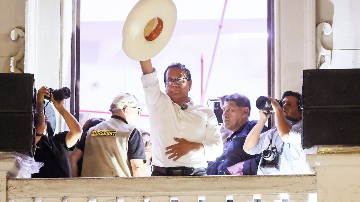 PERÚ: LA IZQUIERDA SE IMPONE POR MARGEN MÍNIMO