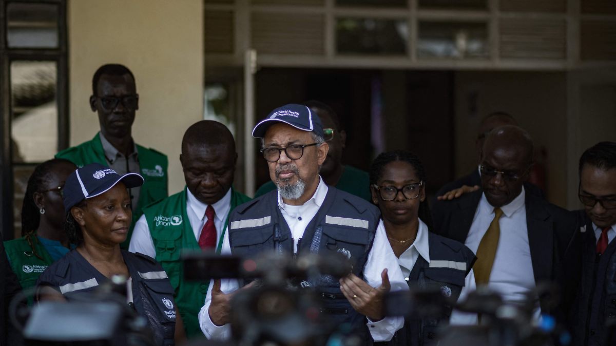 OMS BAJA ALERTA DE ÉBOLA EN ÁFRICA