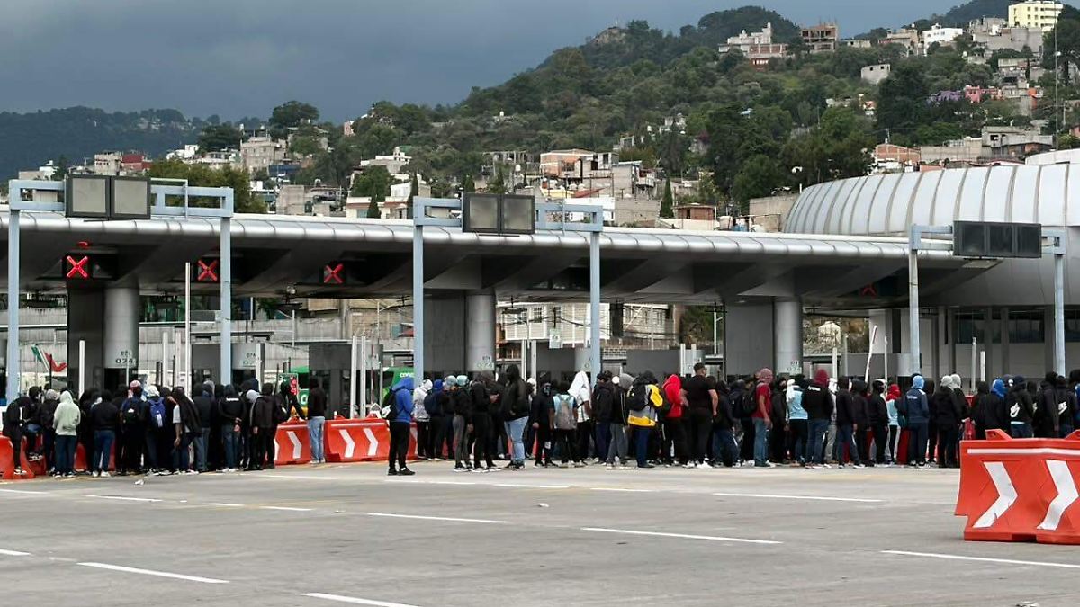 NORMALISTAS DE AYOTZINAPA, BLOQUEADOS: LA IMPOTENCIA SE IMPONE