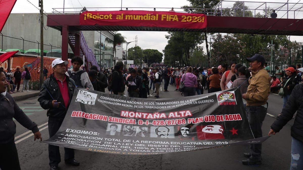 CNTE DESPLANTEA A AMLO: ¡SE VAN AL MUNDIAL!