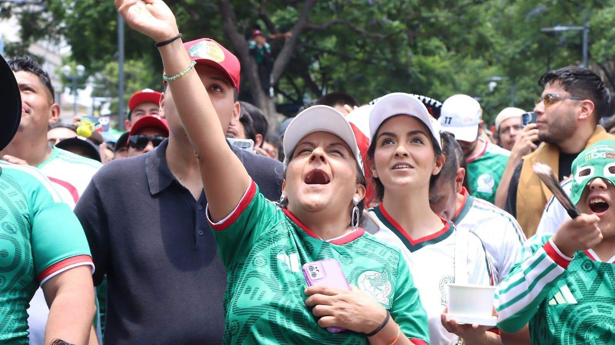 ¡EL TRI SE VISTE DE POLÍTICA!