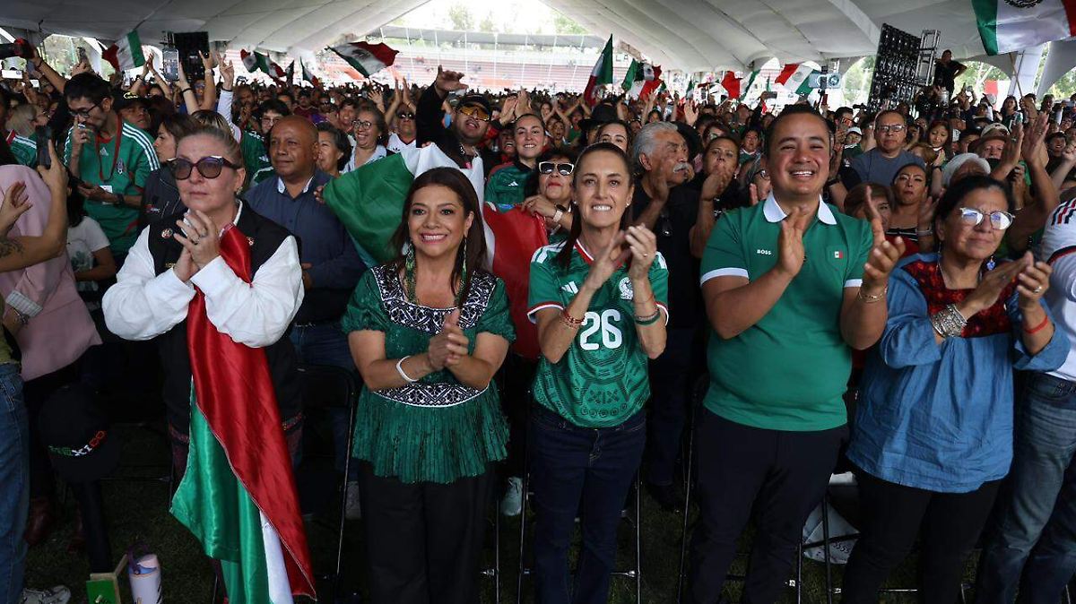 FIESTA DE BARRIO SE ROBA EL SHOW