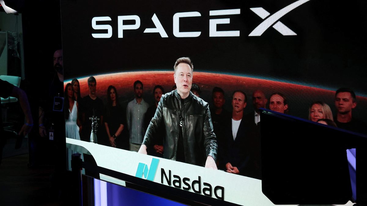 MUSK, EL REY DEL ESPACIO: SPACEX SE ESTRENA EN BOLSA CON RALLY HISTÓRICO