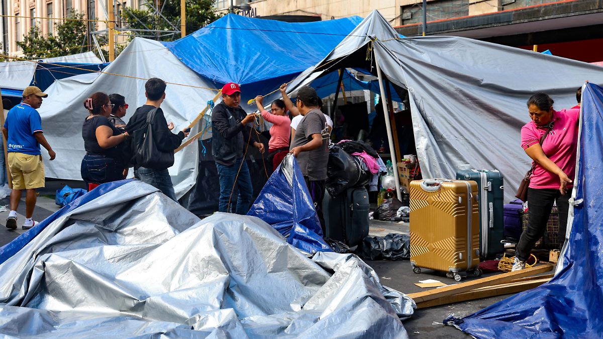 MAESTROS BLOQUEAN EL CORAZÓN DE LA CDMX