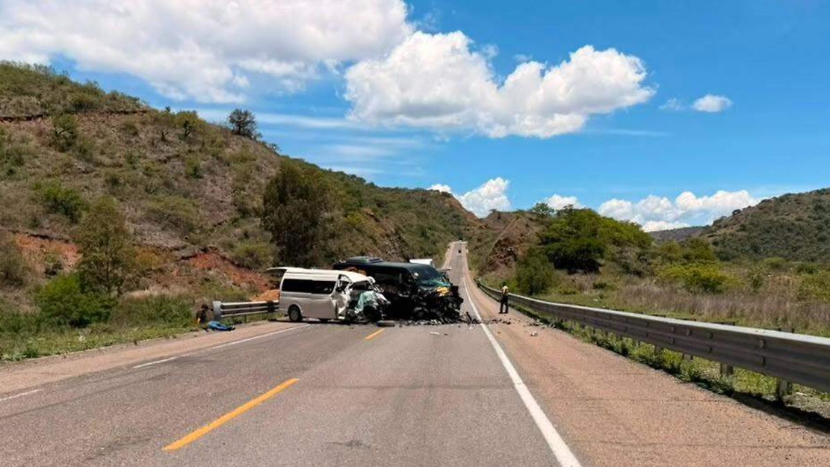 TRAGEDIA EN OAXACA: CHOQUE DE CAMIONETAS DEJA 7 MUERTOS
