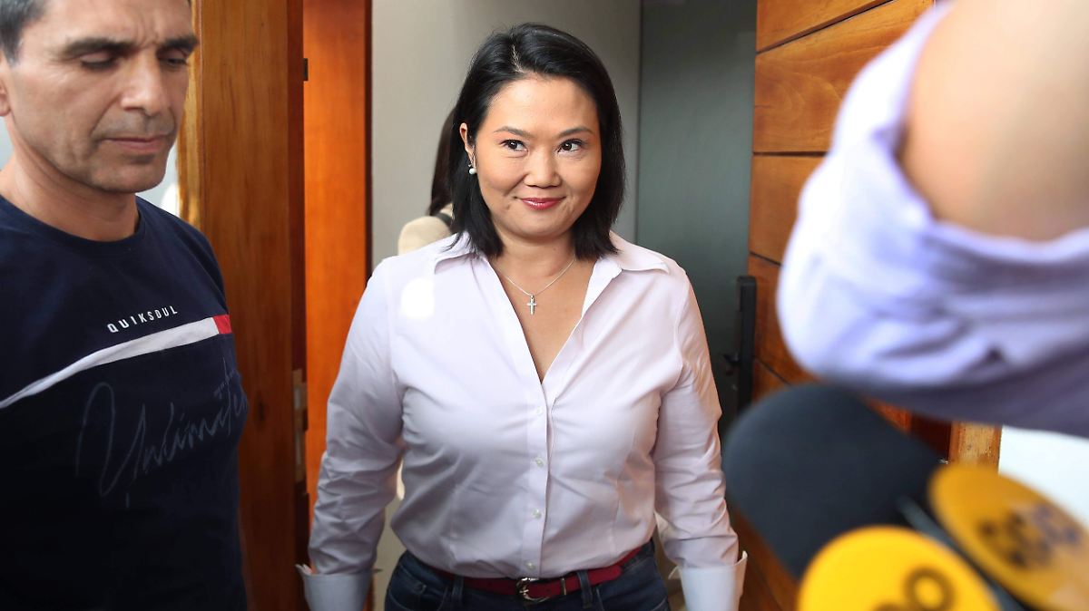 FUJIMORI DESCALIFICA A OPOSITOR