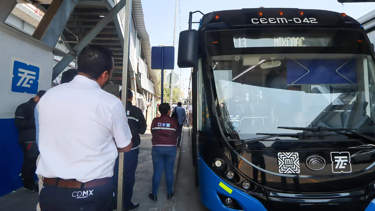 6128011-NUEVA-LINEA-13-TROLEBUS-romina solis-10