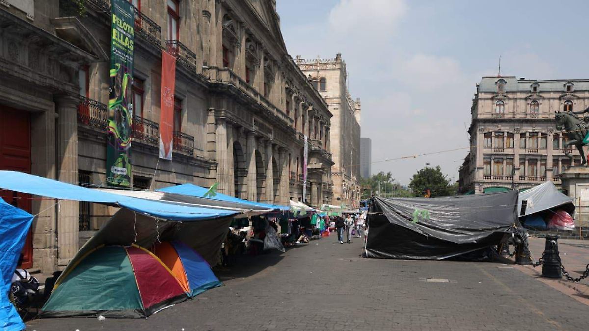 CNTE DESAFÍA AL GOBIERNO: ¡HUELGA Y PLANTÓN CONTINÚAN!