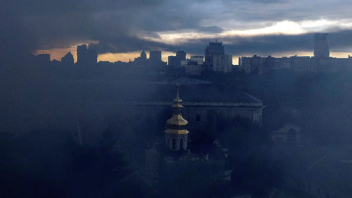 2026-06-15T073731Z_521349976_RC24ULADYBHE_RTRMADP_3_UKRAINE-CRISIS-ATTACK-KYIV