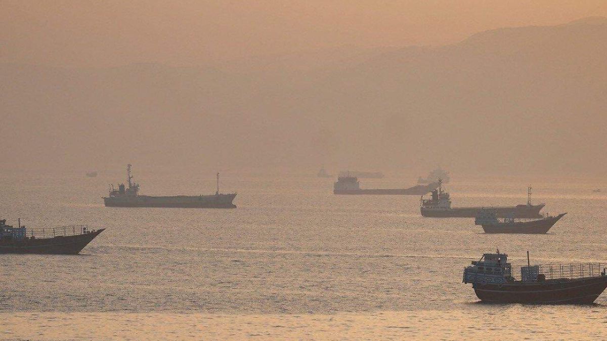 IRÁN CIERRA ESTRECHO CLAVE; EL MUNDO EN VILO