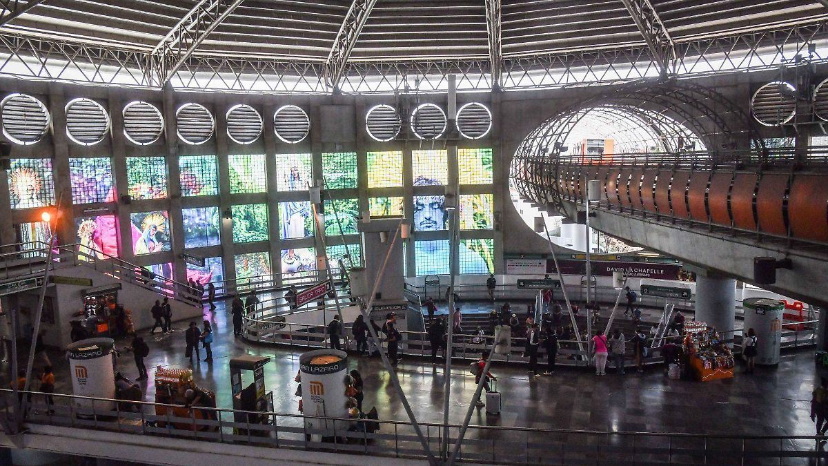 METRO SAN LAZARO, UN RÍO: LLUVIA DESPLOMA TAQUILLAS