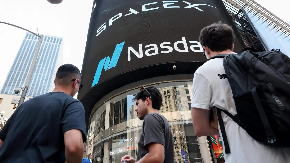 2026-06-12T195341Z_549671259_RC2FSLA0HS71_RTRMADP_3_SPACEX-IPO