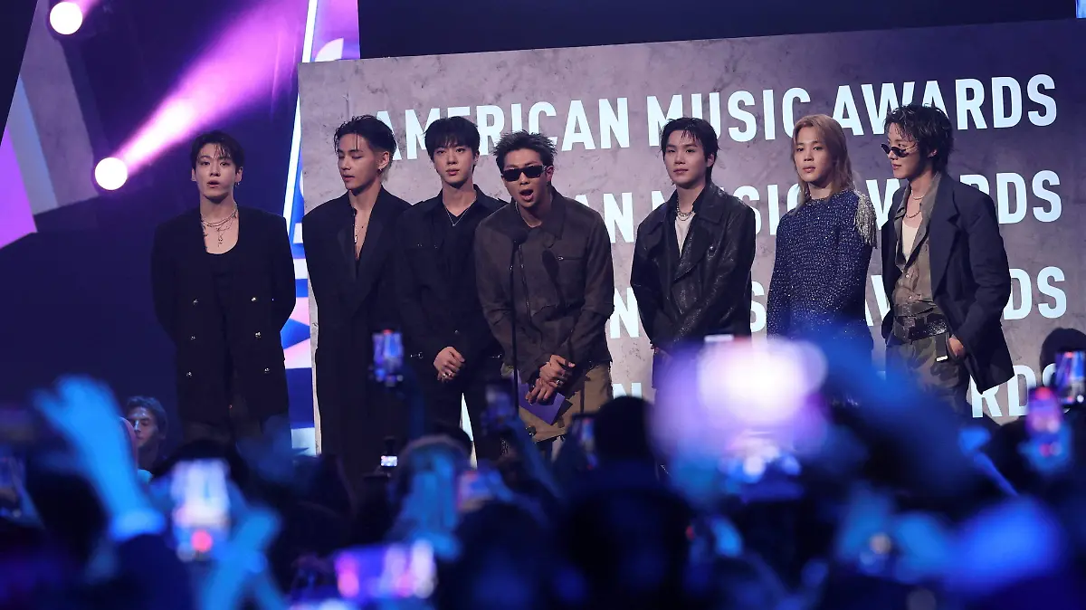 2026-05-26T020414Z_884784332_RC2PGLA3HO4C_RTRMADP_3_AWARDS-AMERICAN-MUSIC