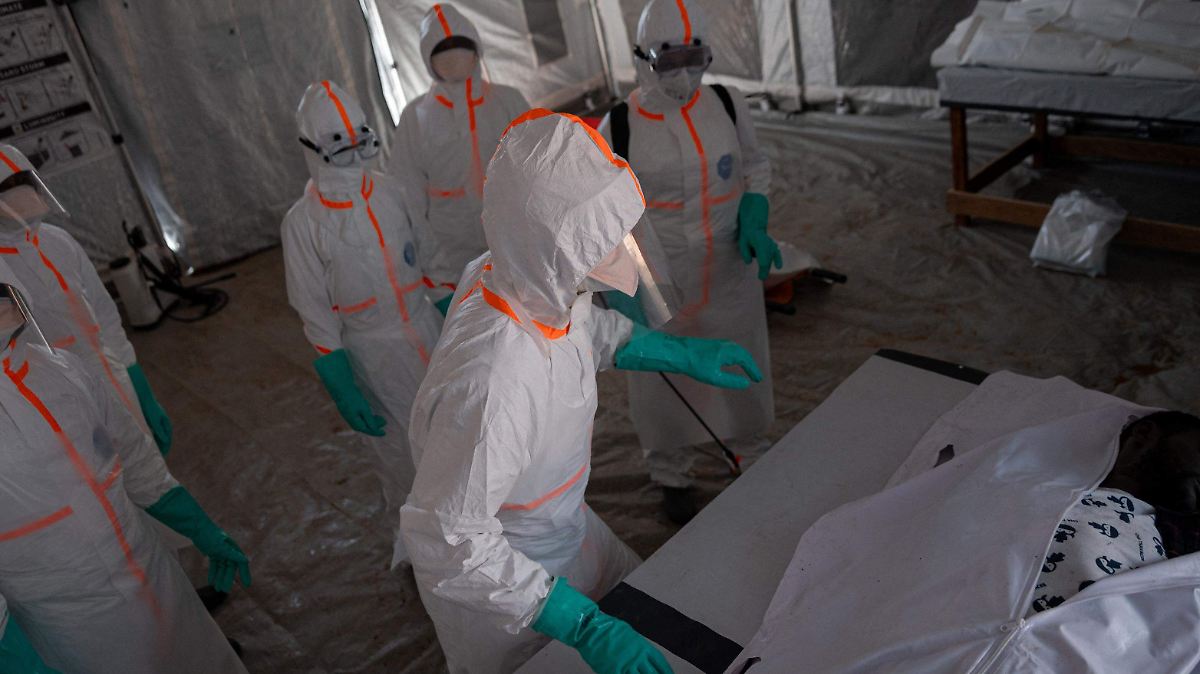 EBOLA DESATA PÁNICO EN ÁFRICA