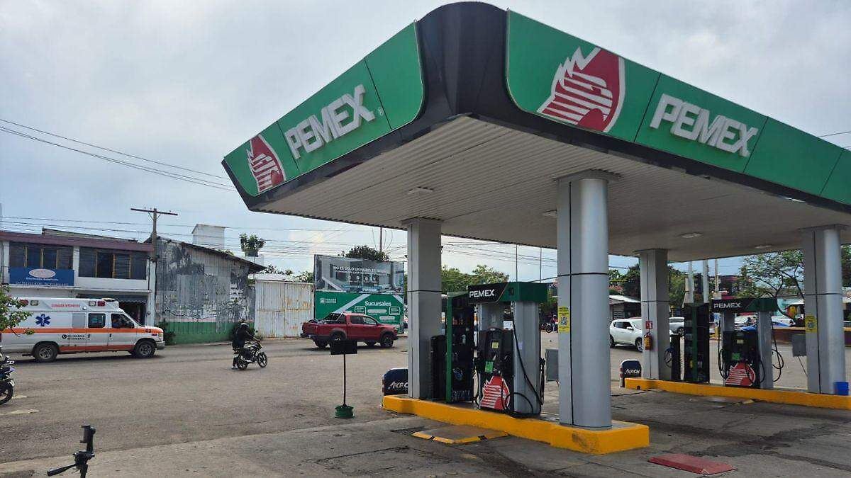 OAXACA ARDE: BLOQUEO A PEMEX DEJA SIN GASOLINA A MILES