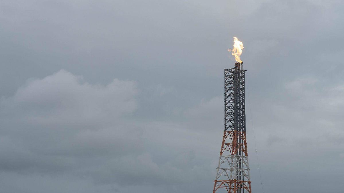 PETRÓLEO SE DESPLOMA