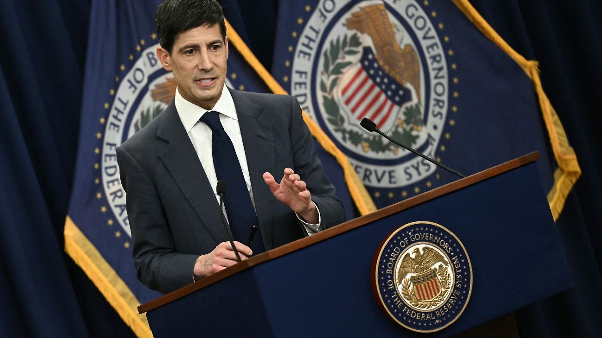 FED MANTIENE TASAS, PERO ADVIERTE SOBRE ALZA