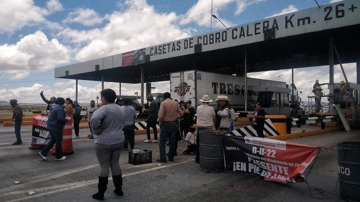¡CAOS MAGISTERIAL! CNTE TOMA CASETAS Y PEMEX
