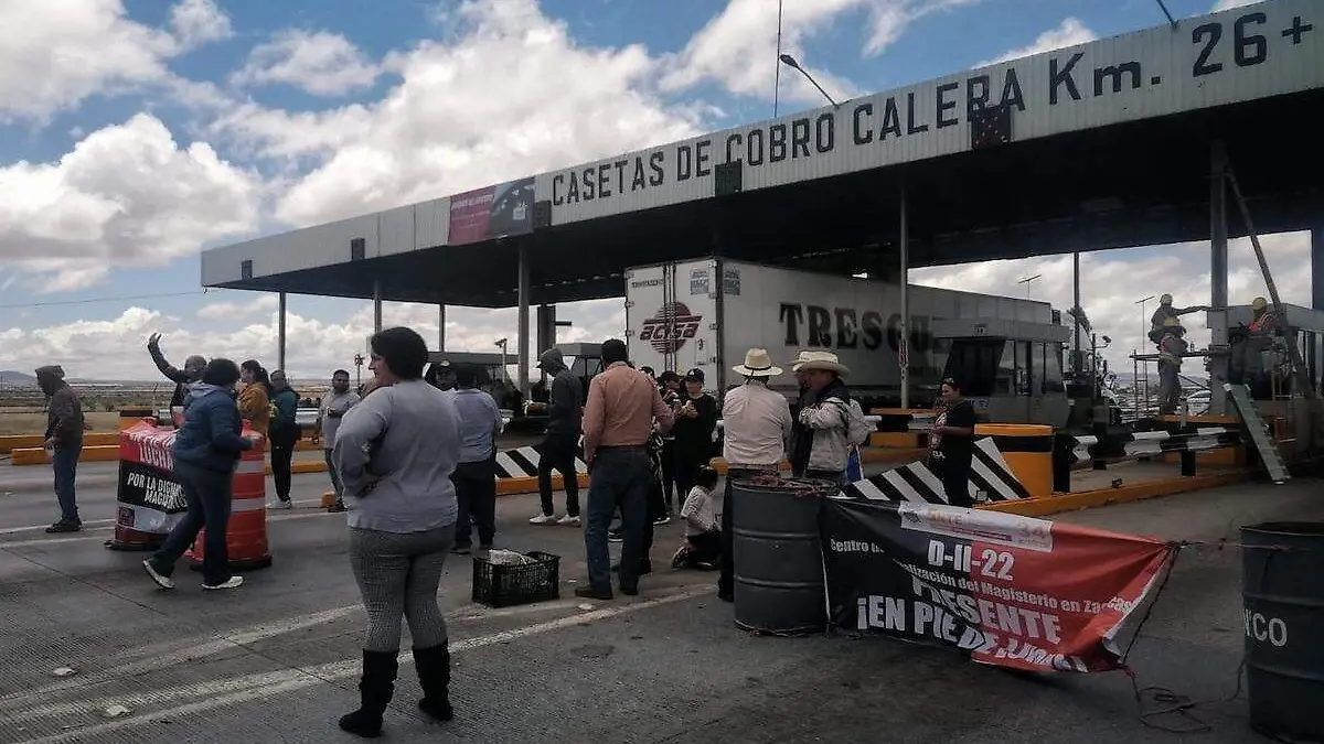 CNTE toma casetas en Zacatecas