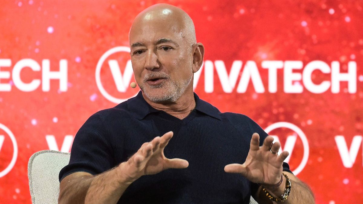 FUNDADOR DE AMAZON LANZA ADVERTENCIA SOBRE IA