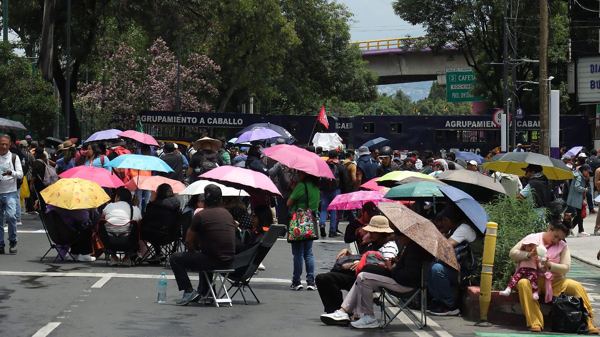¡TOMA Y DACA! CNTE CAPTURA A FUNCIONARIOS FEDERALES