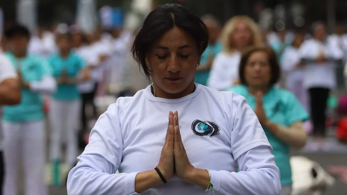 1038125_Clase Masiva Yoga_web
