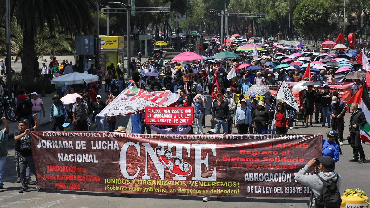 CNTE DESALOJA ZÓCALO TRAS 19 DÍAS